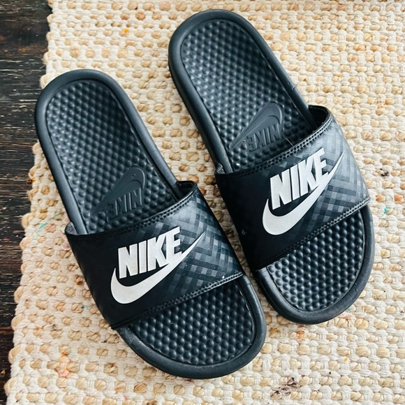 Nike Black Textured Slide Sandals - Picture 3 of 5